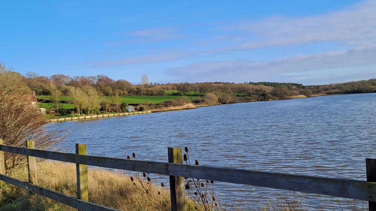 Sandown On The Creek Wootton Bridge  Extérieur photo